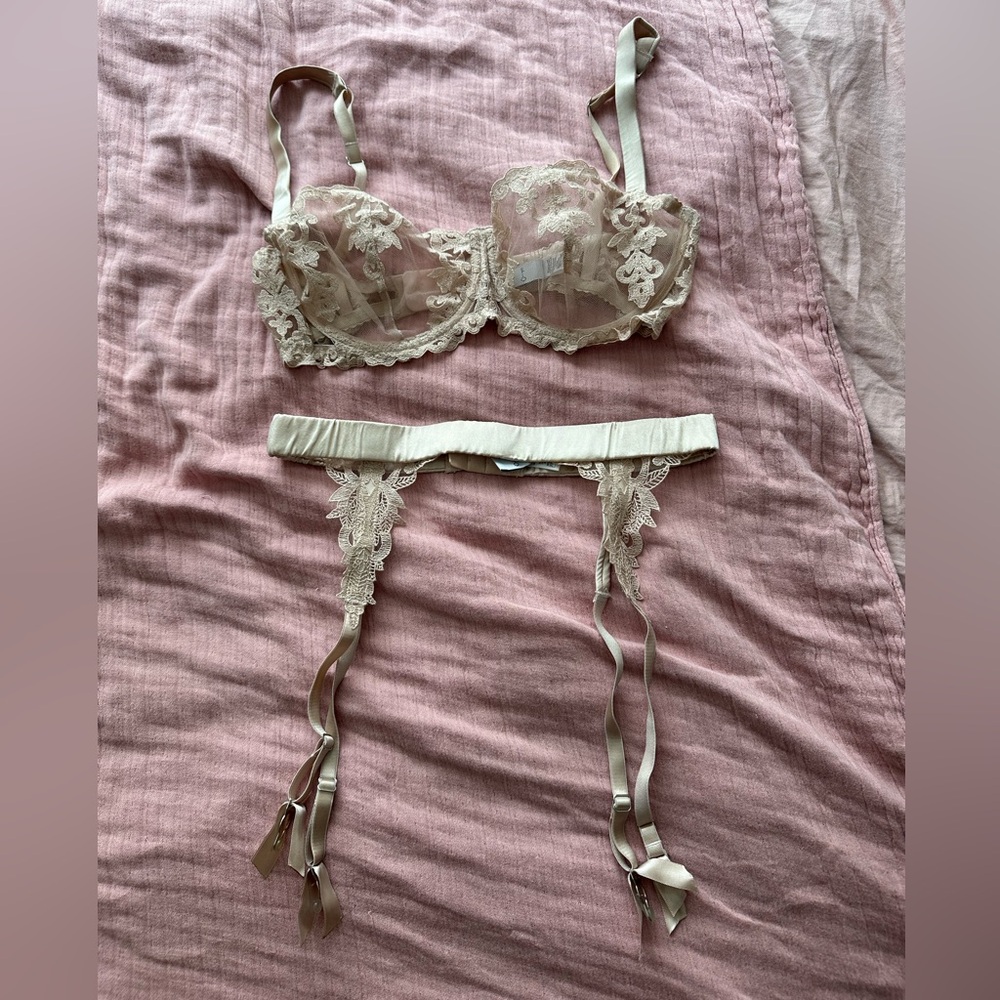 Fleur of England Dahlia blush lace and silk bra and garter set M / 30E 🌸